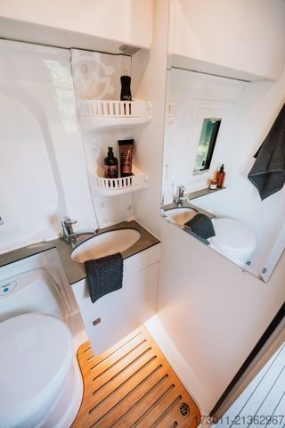 Kamper kombi CLEVER Runner Active Automat 180PS Hubbett Lithium