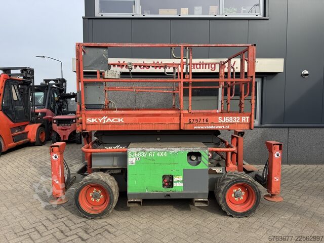 Skyjack SJ 6832RT Podnośnik nożycowy / Nożycowy / Platforma robocza 2015 4X4 Kubota Diesel 12M SKYJACK SJ 6832RT Schaarhoogwerker / Scissor / Arbeitsbuhne 2015 4X4 Kubota Diesel 12M