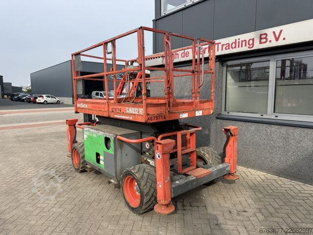 Skyjack SJ 6832RT Podnośnik nożycowy / Nożycowy / Platforma robocza 2015 4X4 Kubota Diesel 12M SKYJACK SJ 6832RT Schaarhoogwerker / Scissor / Arbeitsbuhne 2015 4X4 Kubota Diesel 12M