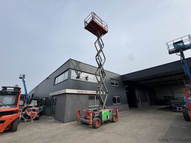 Skyjack SJ 6832RT Podnośnik nożycowy / Nożycowy / Platforma robocza 2015 4X4 Kubota Diesel 12M SKYJACK SJ 6832RT Schaarhoogwerker / Scissor / Arbeitsbuhne 2015 4X4 Kubota Diesel 12M
