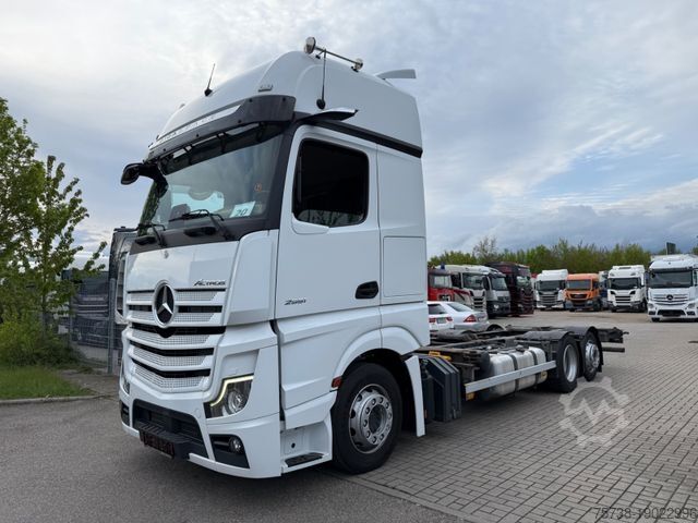 Kamion sa zamjenjivom nadogradnjom MERCEDES-BENZ Actros 2551 BDF/GigaSpace/Retarder/SoloStar/Navi