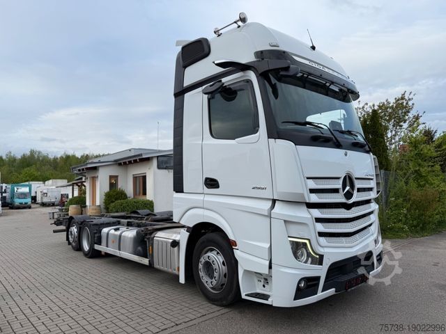 Kamion sa zamjenjivom nadogradnjom MERCEDES-BENZ Actros 2551 BDF/GigaSpace/Retarder/SoloStar/Navi