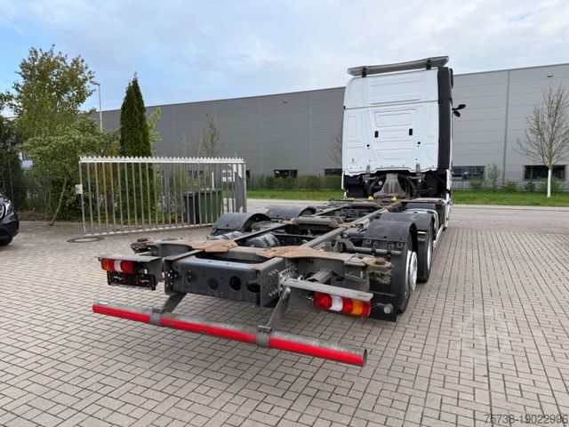 Kamion sa zamjenjivom nadogradnjom MERCEDES-BENZ Actros 2551 BDF/GigaSpace/Retarder/SoloStar/Navi