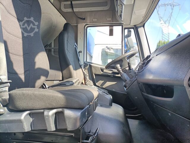 Nákladní auto s valníkem a plachtou Iveco EUROCARGO 160-320