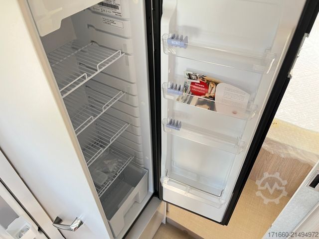 Half-integraal camper BÜRSTNER Lineo T 700