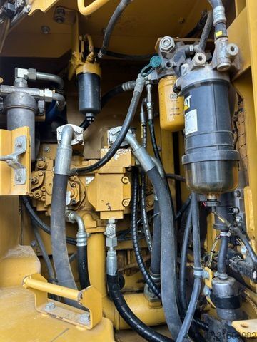 Εκσκαφέας ερπυστριοφόρος CATERPILLAR 325 FL CR / Gummipads