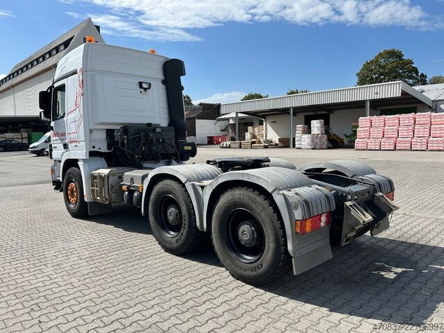 Standardowy ciągnik siodłowy MERCEDES-BENZ Actros 2651 V8 / Retarder / 3 x Pedal / Hydrulik