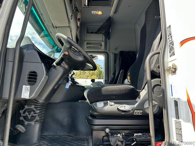 Standardowy ciągnik siodłowy MERCEDES-BENZ Actros 2651 V8 / Retarder / 3 x Pedal / Hydrulik