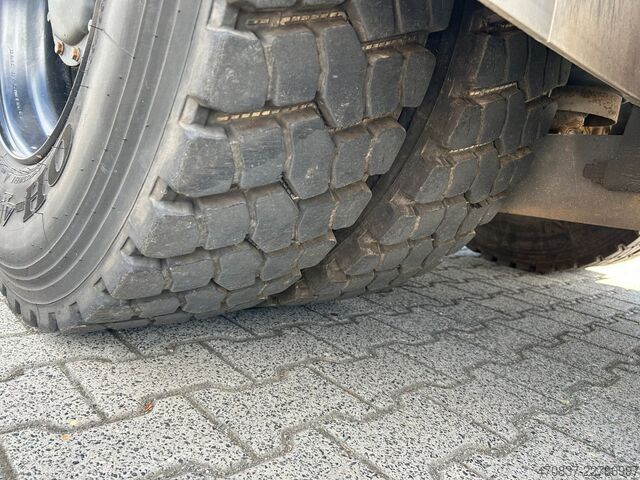 Standardowy ciągnik siodłowy MERCEDES-BENZ Actros 2651 V8 / Retarder / 3 x Pedal / Hydrulik