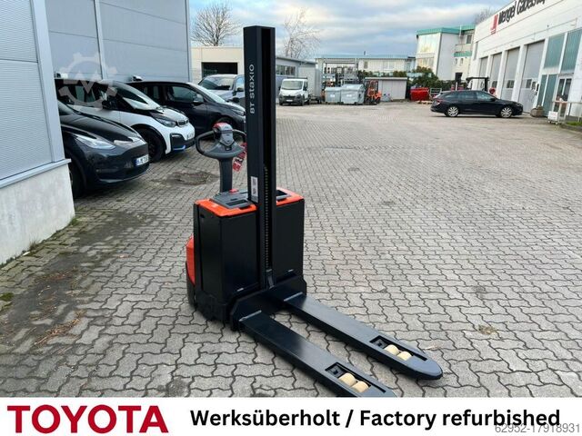 High Lift stacker Toyota SWE 080 L