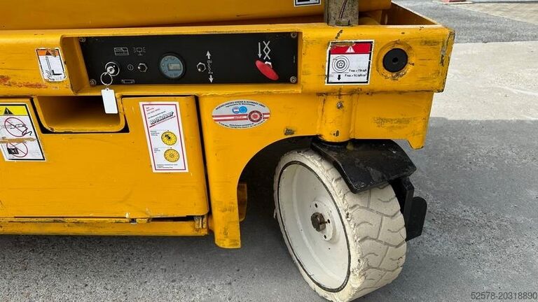 Nůžkový výtah Haulotte Compact 12
