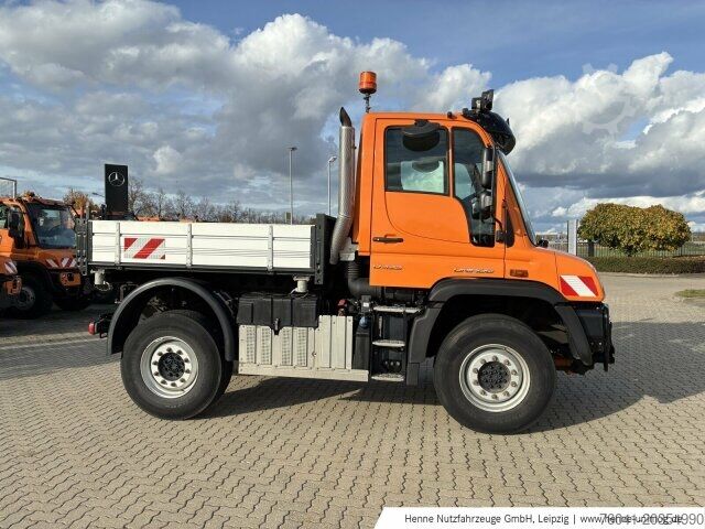 Machine agricole Mercedes-Benz Unimog U 423 4X4 3000