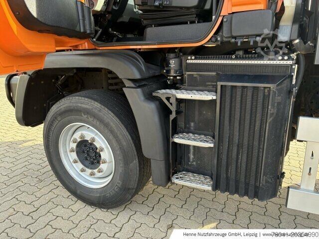 Machine agricole Mercedes-Benz Unimog U 423 4X4 3000