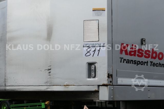 Auto met oplegger KÄSSBOHRER SP 9-16 geschlossener Autotransporter