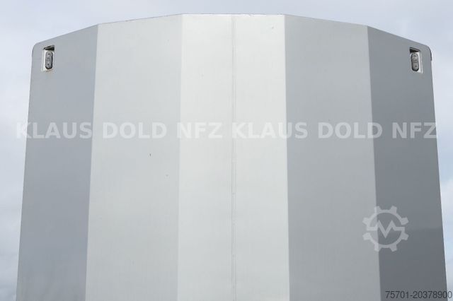 Auto met oplegger KÄSSBOHRER SP 9-16 geschlossener Autotransporter