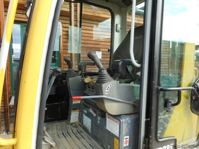 Minigraafmachine Takeuchi TB 235 mit Powertilt