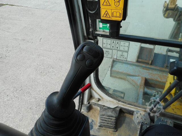 Minigraafmachine Takeuchi TB 235 mit Powertilt