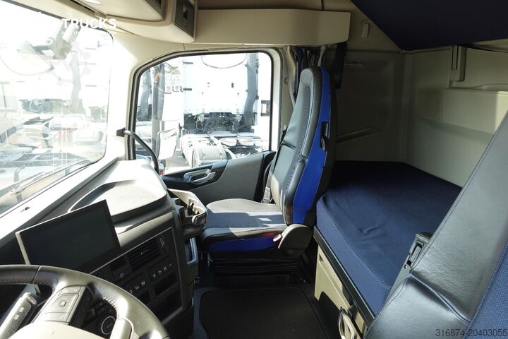 Standardowy ciągnik siodłowy VOLVO FH 460 Globetrotter XL i-Save