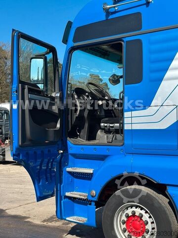 Ladbil med presenning MAN TGX 26.440
