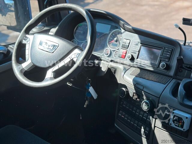 Ladbil med presenning MAN TGX 26.440