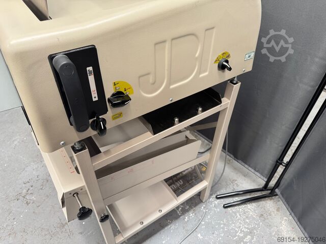 Boekbindmachine James Burn International Punch3400