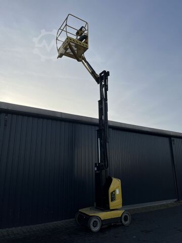 Teleskopowa platforma masztowa JLG Toucan 8E