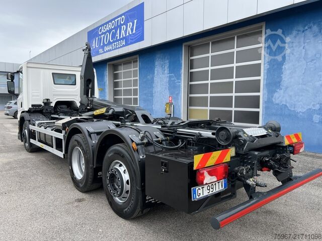 Kanca kasalı yük kamyonu (roll-off) SCANIA P 450