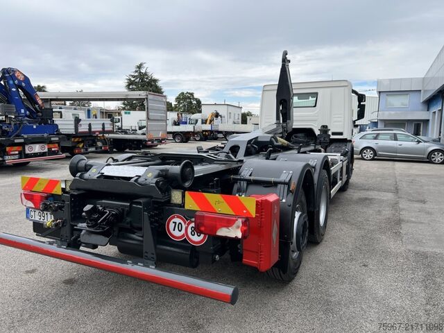 Kanca kasalı yük kamyonu (roll-off) SCANIA P 450