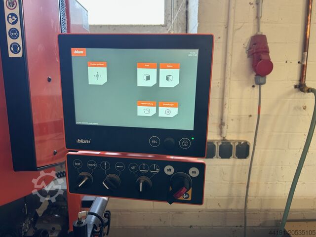 Drilling and fitting inserting machine Blum MINIPRESS top