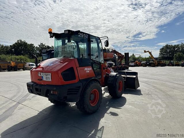 Nakladač Kubota R065W
