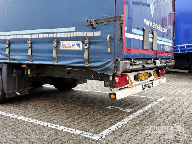 Semi-reboque aberto com lona Schmitz Cargobull Curtainsider Mega