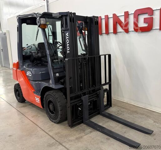 Wózek widłowy Toyota 11027 - 06-8FG20F