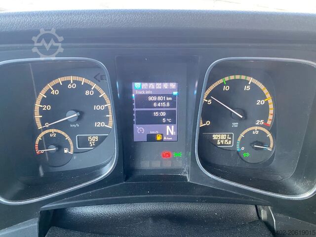 Standard tractor Mercedes-Benz Actros 1842 Big space / Automatic