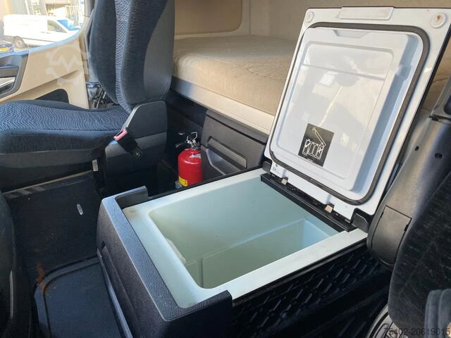 Standard tractor Mercedes-Benz Actros 1842 Big space / Automatic