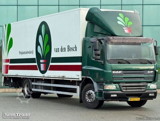 Samochód ciężarowy typu furgon DAF CF 65.250 EURO 3 MANUAL GEARBOX LAMBOO ISOLATED