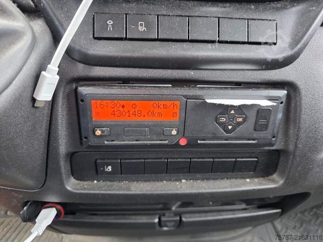 Sandučar IVECO 72-210 KJoffer mit Ladebordwand,AHK, Blatt/ Luft
