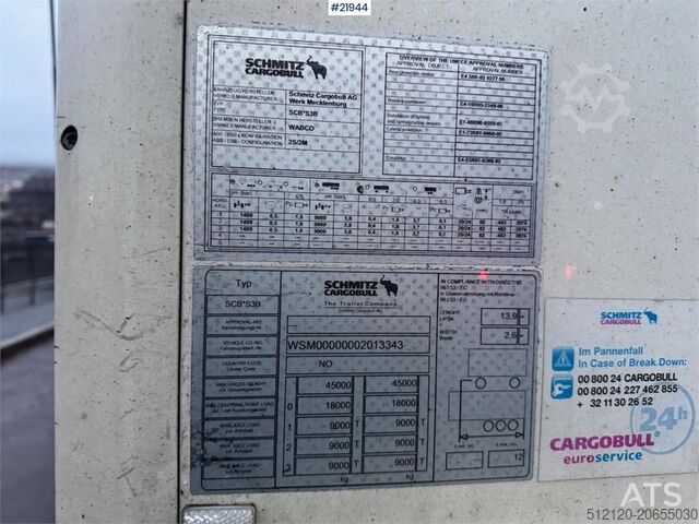 Schmitz skåpsemisläpvagn med lyftanordning. Schmitz Cabinet semi w/ Lifting element.