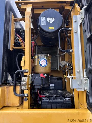 Graafmachine op rupsbanden Caterpillar 324E LN