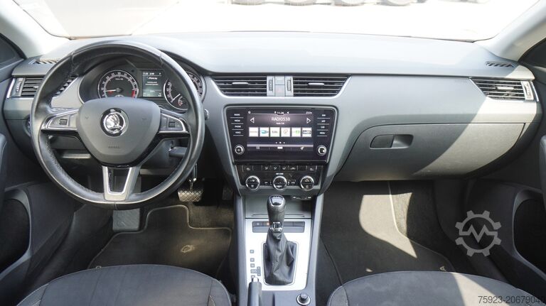 Transport de personnes Skoda OCTAVIA COMBI 1.6TDI DSG 85KW GREENTECH AMBITIO...