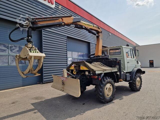 Camion plateau Unimog 403A