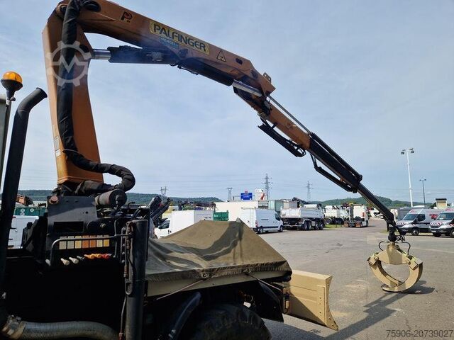 Camion plateau Unimog 403A