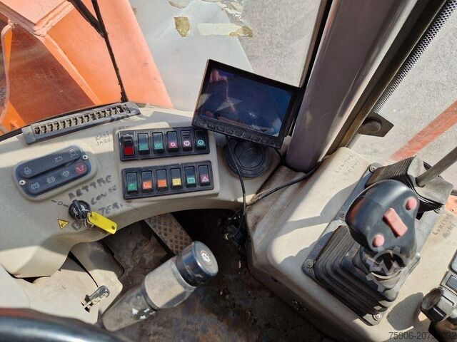 Articulated loaders Hitachi LX170E