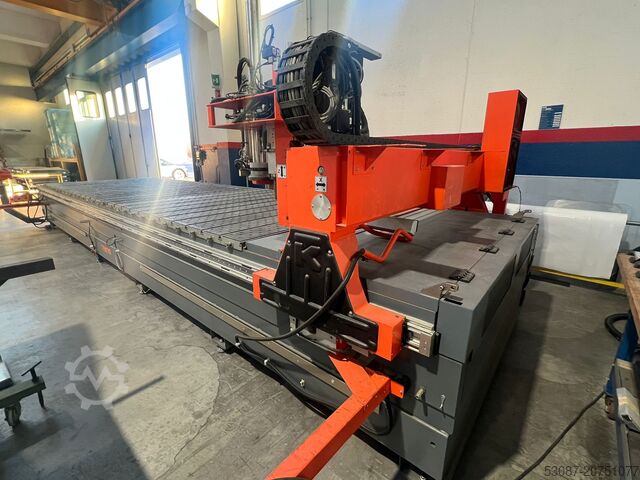 Obradni centar za aluminijum Tekna TK 429 V26