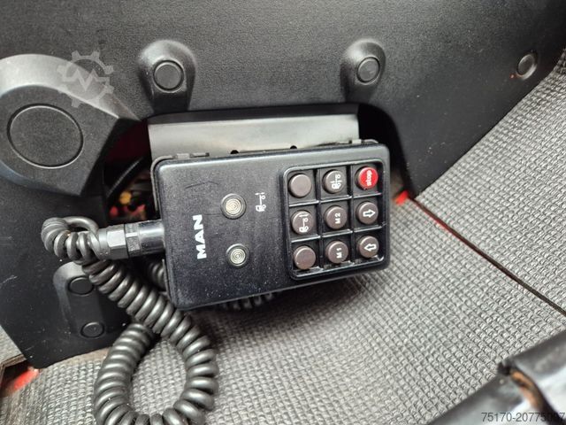 Caminhão para fins especiais MAN FE 26.360 LF 8 Löschfahrzeug