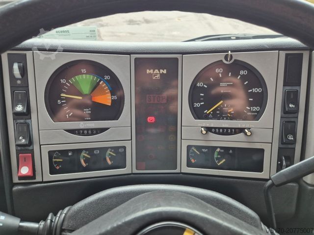 Caminhão para fins especiais MAN FE 26.360 LF 8 Löschfahrzeug