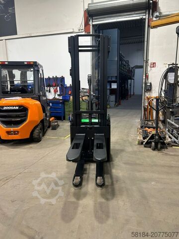 High Lift stacker Cesab S216