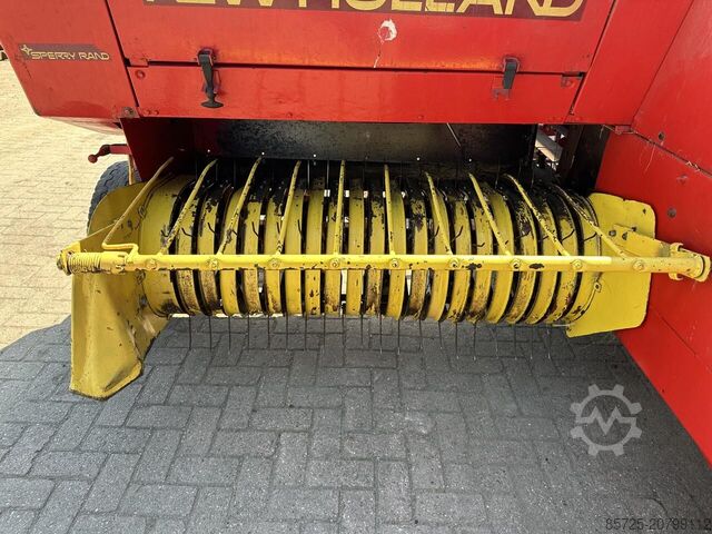 Square baler New Holland 276