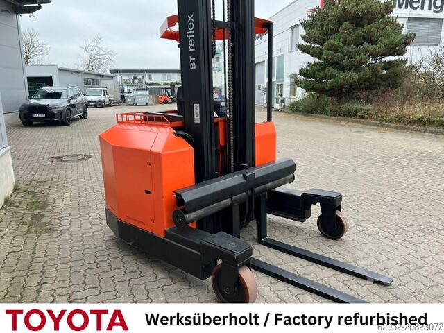 Four-way reachtruck Toyota FRE 270