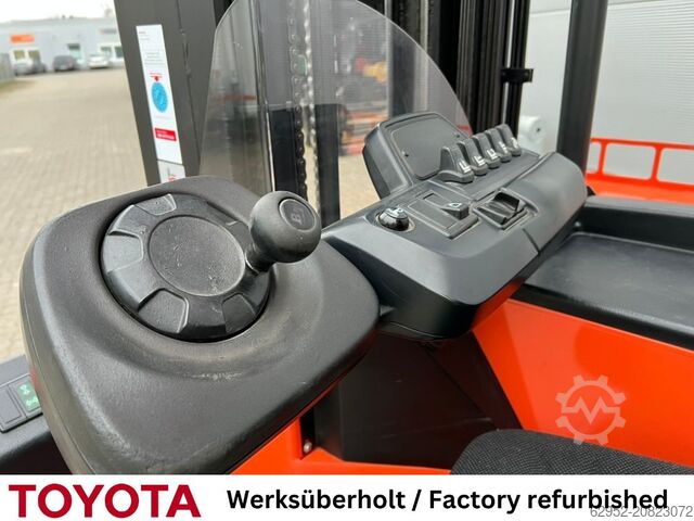 Four-way reachtruck Toyota FRE 270