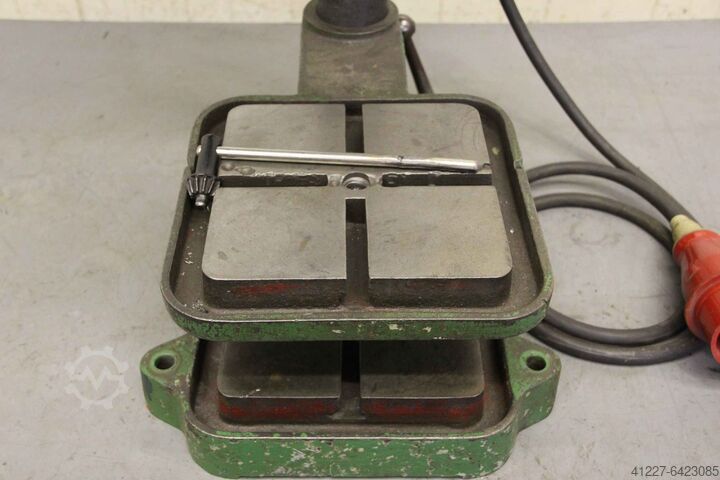 Taladro de banco AEG DTBK-10